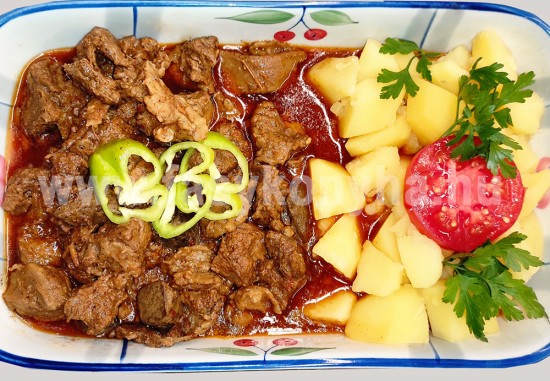 foetel Csülkös májas sertéspörkölt főtt burgonyával