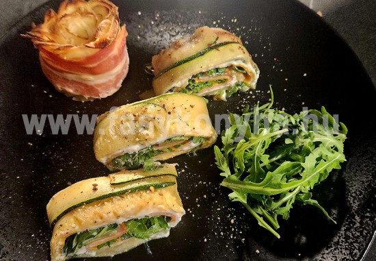 Cukkinis tekercs baconos burgonyarózsával