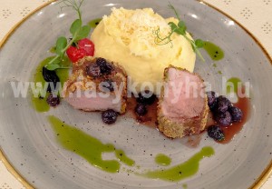 Fűszerkéregben sült szűzpecsenye burgonyapürével