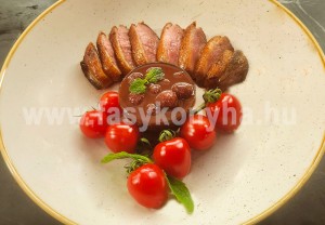 Gyulai meggypálinkában érlelt kacsamell, mézben karamellizált csokoládés meggyszósszal