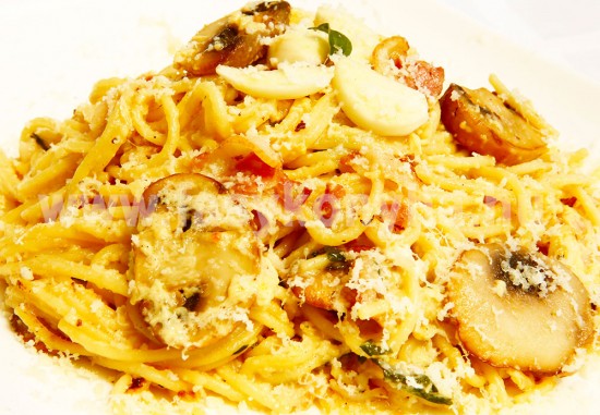 foetel Tejszínes fokhagymás gombás spagetti