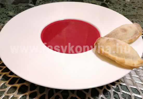 Leves Céklakrémleves libahússal töltött batyuval 