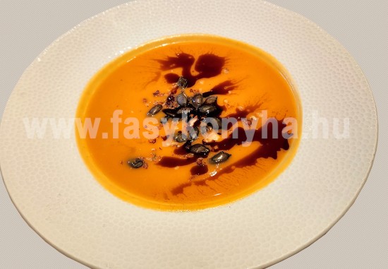 Sütőtök krémleves pirított tökmaggal