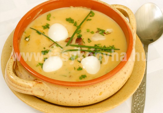 leves Snidlinges burgonyakrémleves fürjtojással