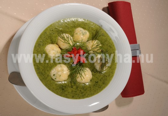 leves Spenótkrémleves kapros túrógombóccal 