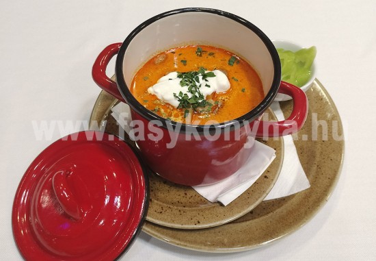 leves Szarvas raguleves tejföllel zöldbabbal