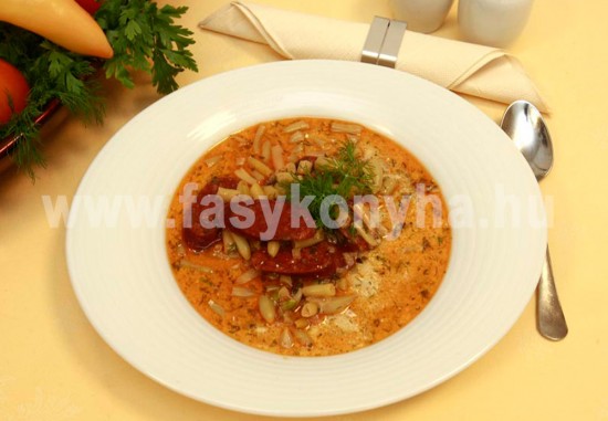 leves Tejfölös vajbableves csabai kolbásszal