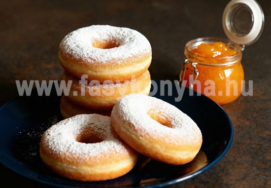 Klasszikus szalagos fánk