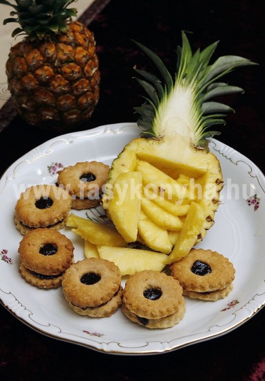 desszert Szilvalekvárral töltött mandulás linzer 