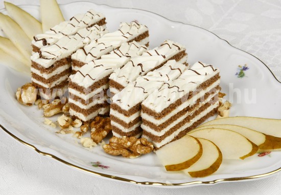 desszert Tejszínes diós mézes süti 