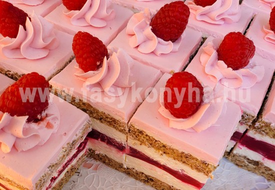 desszert Túrós málnakrémes kocka