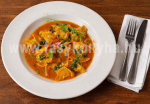 Ricottával töltött Paradicsomos ravioli