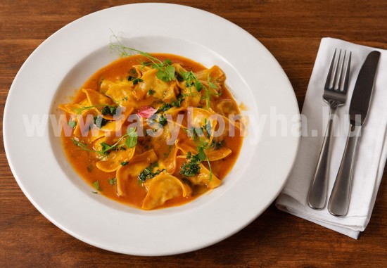 Ricottával töltött Paradicsomos ravioli