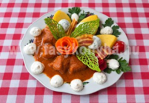 Harcsapaprikás juhtúrós puliszkával