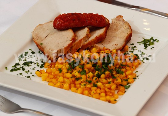 foetel Csemege sertéskaraj debreceni kolbásszal vajban párolt kukoricával