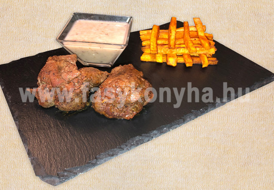 foetel Marhapecsenye édesburgonyával és fahéjas szilvaszósszal