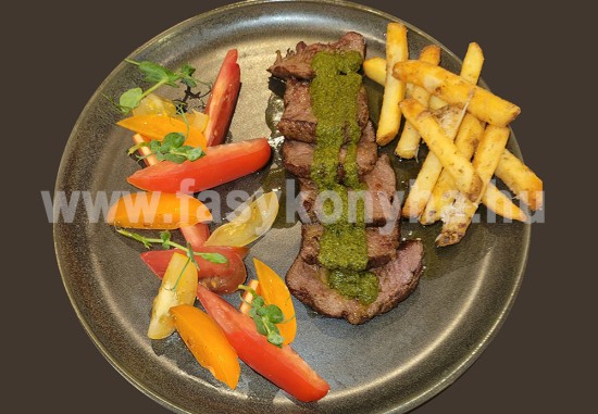 foetel Marhasült spenótmártással sültburgonyával