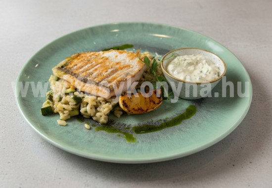 Sajtos rizs süllőfilével, kapros majonézzel 