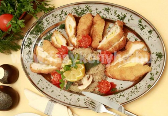 foetel Sajttal töltött bundázott jércemell gombás rizzsel 