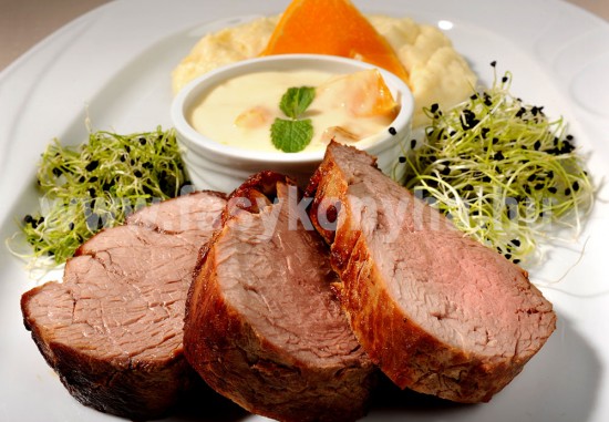 foetel Sertésszűzérmék déligyümölcsmártással burgonyapürével 