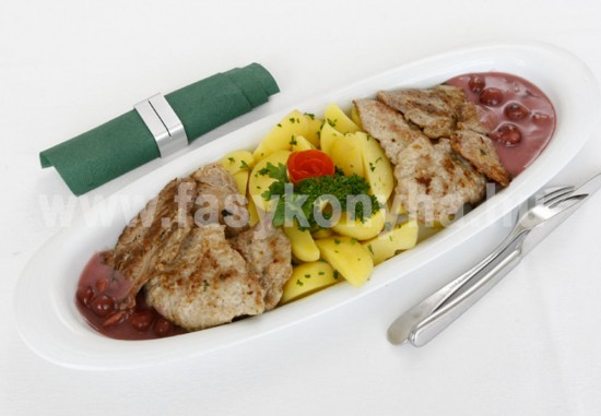 foetel Sertésszűzérmék petrezselymes vajas burgonyával meggyszósszal